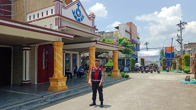 Jajaran Polres Batu Bara Laksanakan Pengamanan Umat Kristiani Ibadah Di Gereja 