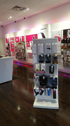 Cell Phone Store «T-Mobile», reviews and photos, 1884 S State Rd, Upper Darby, PA 19082, USA