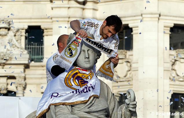 Iker Casillas viste a la Cibeles