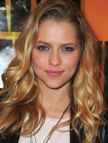 Teresa Palmer Hot Bikini Image Gallery, Images, Photos, Pics - Cinemagigs