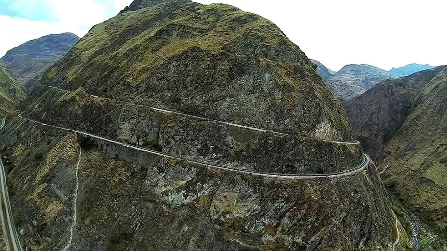 Uma ferrovia no Nariz do Diabo