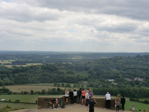 CIMG1154 Looking south from the Salomons Memorial viewpoint on Box Hill