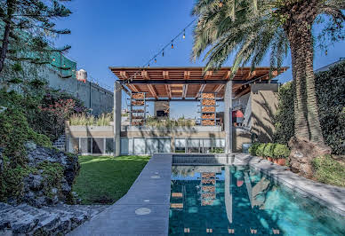 Maison avec piscine et jardin 20