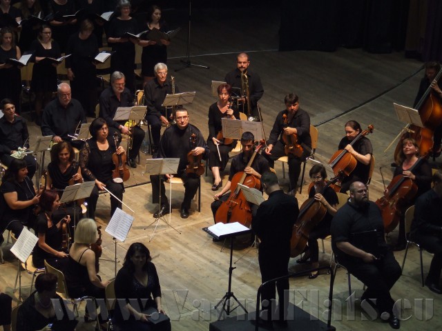 27 юни 2017 - зала 1 - 19:30 ч. Реквием от В.А.Моцарт в изпълнение на Portland Symphonic Choir,  Adelphian Concert Choir от САЩ  и  симфоничен оркестър