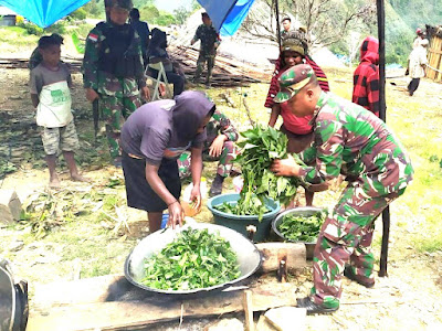 Sebanyak 10 personil Posramil Kanggime diturunkan dalam rangka membantu masyarakat membangun Honai di Desa Ligimbak Distrik Kanggime  3