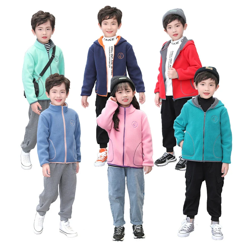 Ensemble de vêtements pour enfants Cardigan en polaire à capuche et pull Confort et chaleur pour l'hiver. Idéal pour les enfants, doux au toucher et stylé.