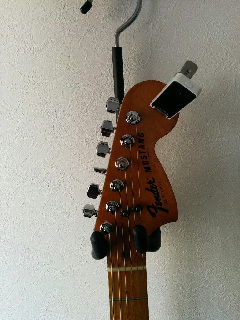 フックで吊るせるギターハンガー なにげに便利 キクタニ The Guitar Hanger Ga 250 Ddd ディストーション駆動開発