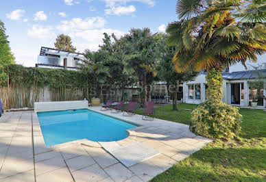 House with pool and garden 1