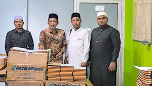 Pemkab Bireuen Serah Terima Kitab dan Komputer Kepada Sejumlah Dayah