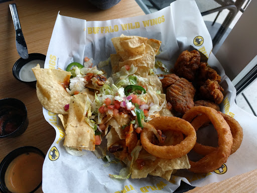 Chicken Wings Restaurant «Buffalo Wild Wings», reviews and photos, 2929 Milton Ave #110, Janesville, WI 53545, USA