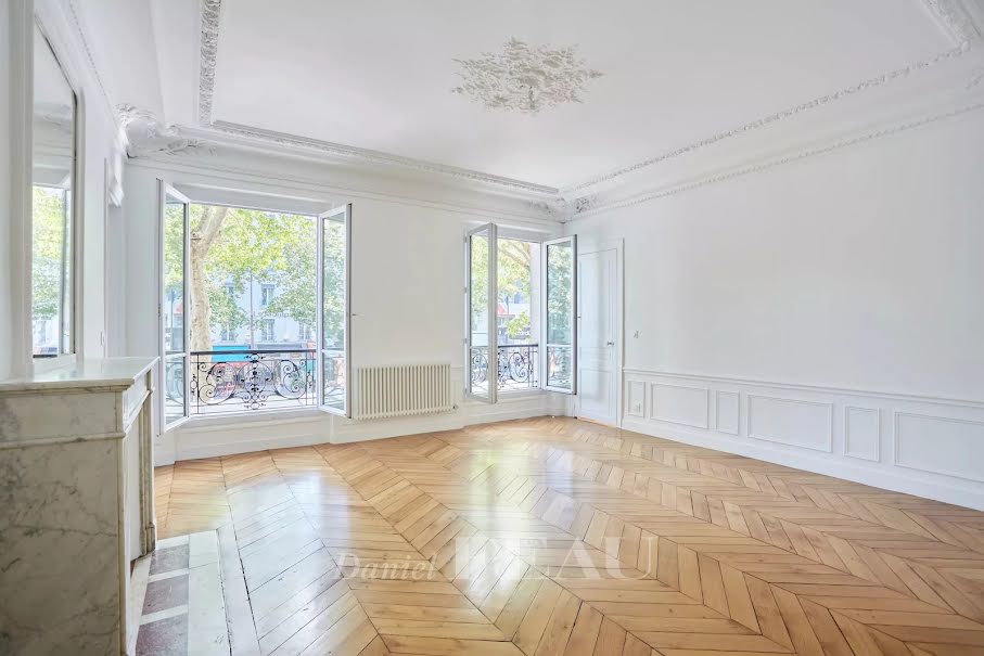 Location  appartement 3 pièces 79.77 m² à Paris 15ème (75015), 3 170 €