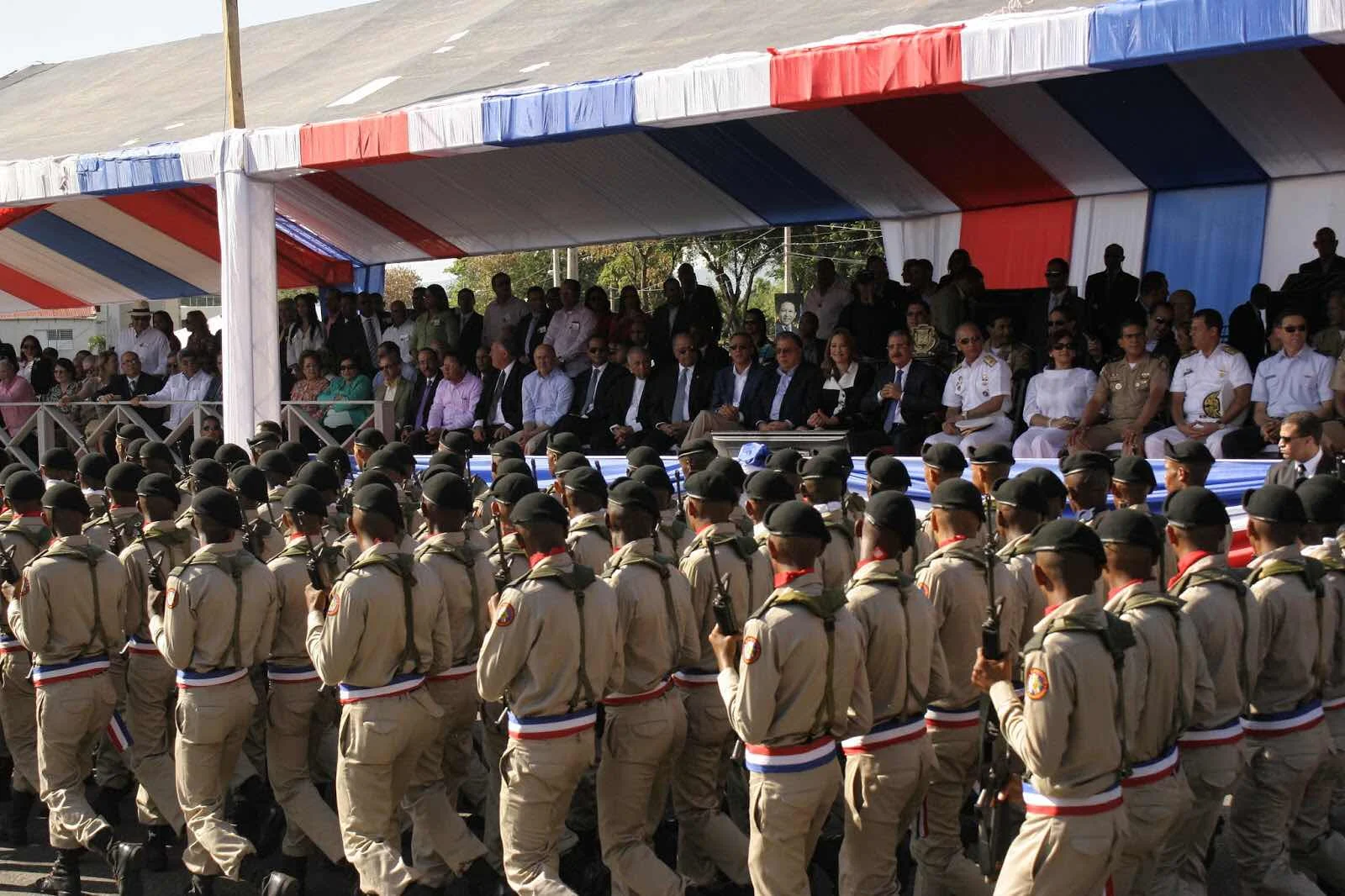 Presidente Medina dispone ascensos en Fuerzas Armadas y PN