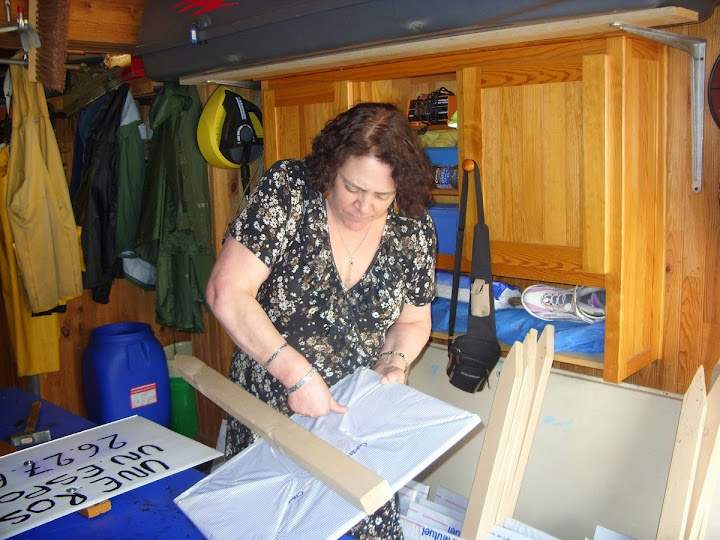 PREPARATION DES PANNEAUX ET BADGES SDC19592