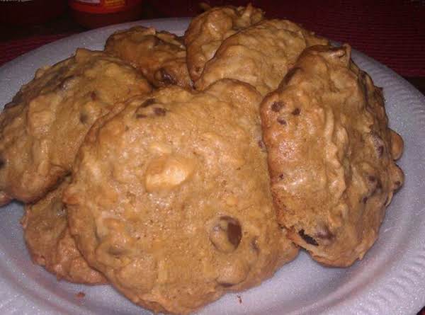 Coconut Macadamia Nut Chocolate Chip Cookie_image