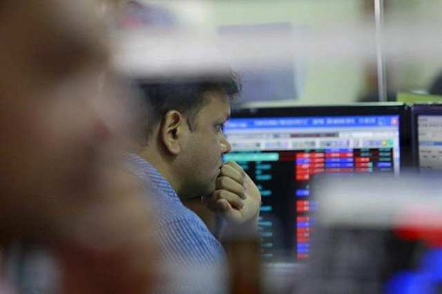 Market LIVE: Nifty gives up 15,700, Sensex below 52,500 on weak global cues; pharma stocks fall, DRL down.