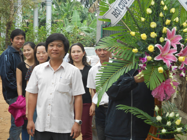 Tin buồn (14-2-2012) Cha bạn Nguyễn Phương Thảo mất! DSCN0689