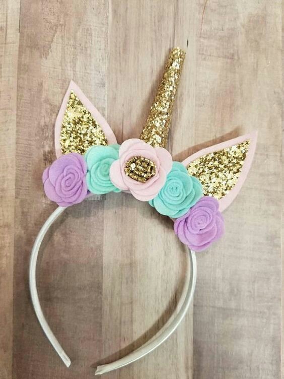 Diadema de unicornio con flores