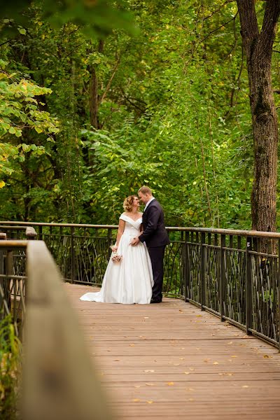 Fotógrafo de casamento Nargiza Latypova (photovruki1). Foto de 9 de agosto 2019