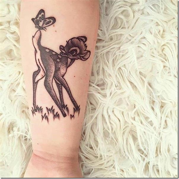 tatuaje-de-bambi-en-tonos-de-gris-en-el-brazo