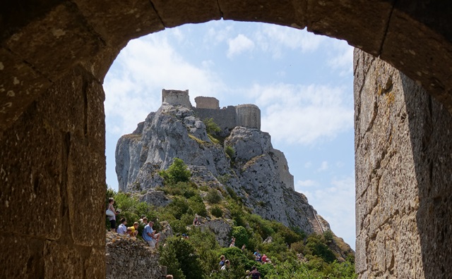 1. Narbona. Cucugnan. Castillos Queribus y Peyrepertuse. Gargantas Galamus. - De viaje por Francia: diarios, viajes y excursiones en coche. (37)