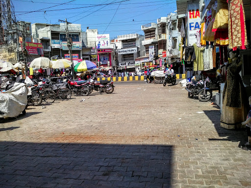 Punjabi Market, N H 74, Civil Lines, Bareilly, Uttar Pradesh 243003, India, Market, state UP