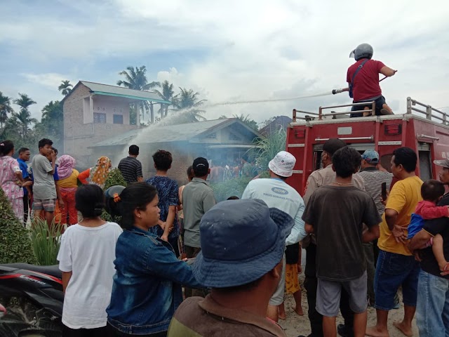 Diduga Akibat Arus Pendek, Satu Unit Rumah Milik Warga Di Sergai Hangus Terbakar