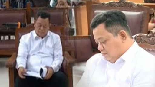 Kuat Maruf Tertunduk Lesu Duduk di Kursi 'Panas', Netizen Kesal Melihatnya: Bangun Lo Jangan Tidur!