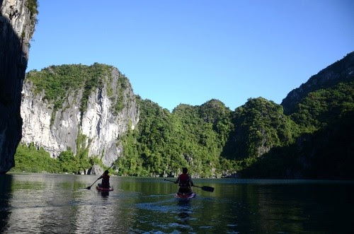 Lướt ván Stand Up Paddle trên Vịnh Lan Hạ 2