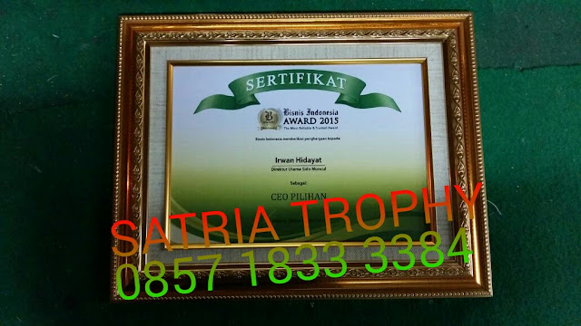 PUSAT TEMPAT PEMBUATAN DAN PENJUALAN plakat piala  trophy 