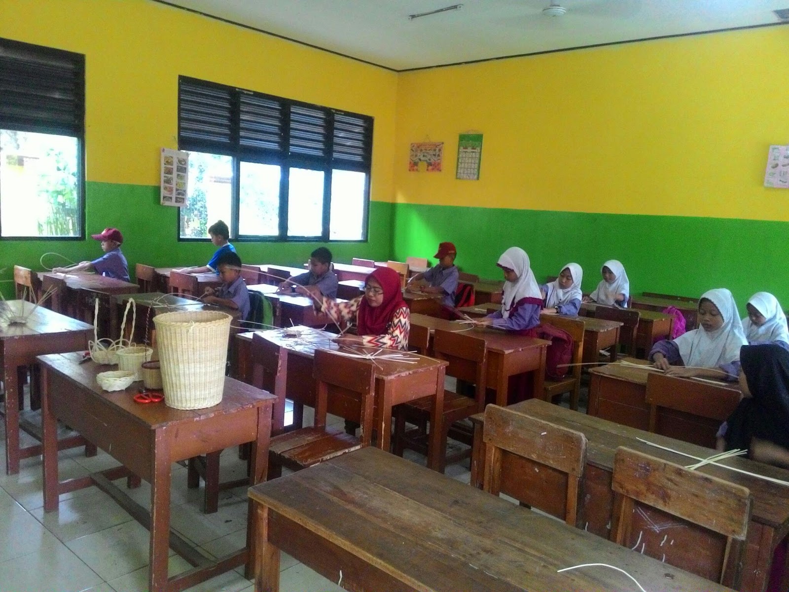 KANGAGUSH Pelatihan Seni kerajinan  Rotan Siswa Sekolah  Dasar 