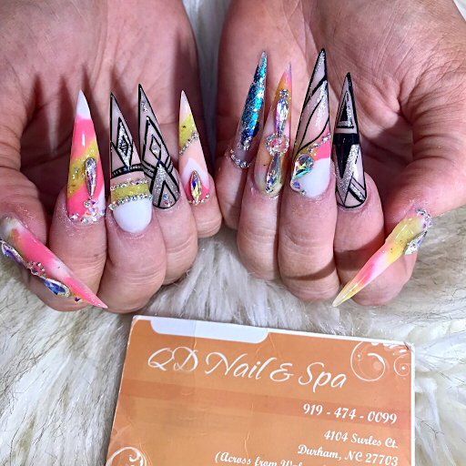 Q D Nails & Spa logo