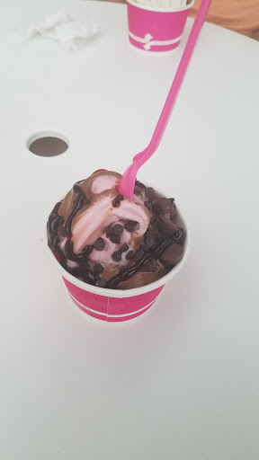 Frozen Yogurt Shop «Brrrberry Frozen Yogurt», reviews and photos, 6815 Parker Farm Dr, Wilmington, NC 28405, USA