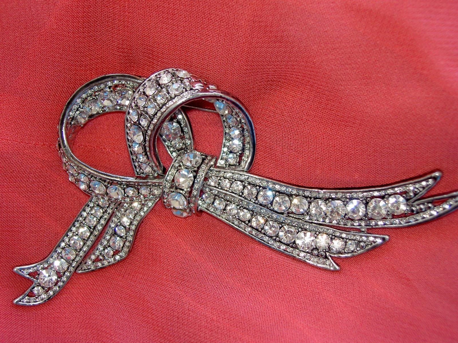  Close up of the brooch