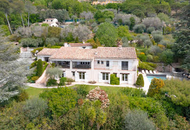 Villa with pool and garden 2