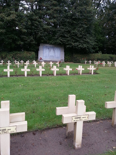 Machelen, Frans Militaire Begraafplaats Monument