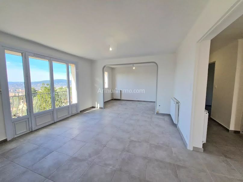 Location  appartement 3 pièces 86.52 m² à Draguignan (83300), 1 100 €