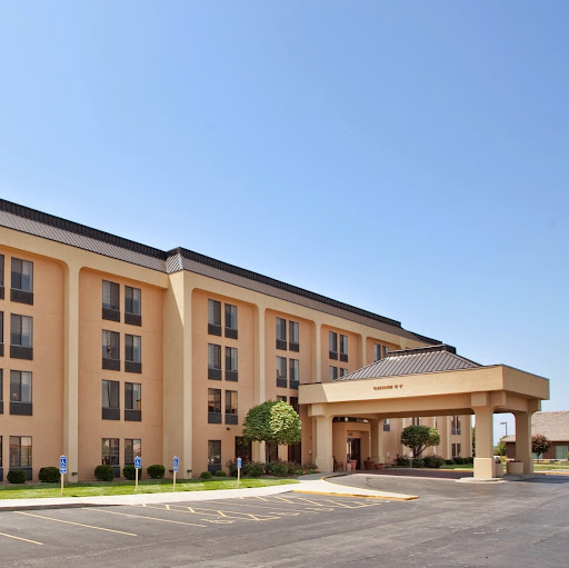 Hampton Inn Kansas City-Liberty logo