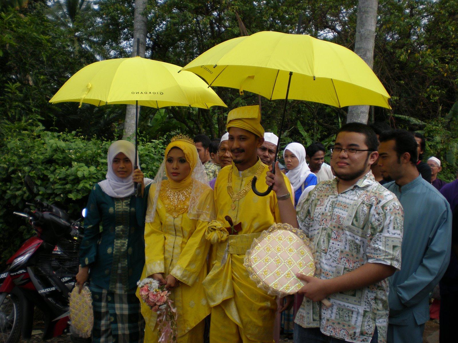 muslim wedding couple hands