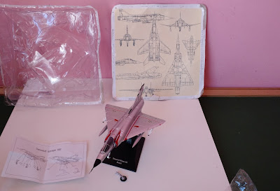 Miniatura de plastico, avião jato de combate Mirage IIIE da Dessault, da FAB R$ 25,00