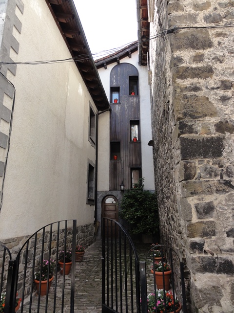 Ainhoa, St.Jean Pied Port, Puente Holtzarte, Cueva La Verna, Gargantas Kakueta. - De viaje por Francia: diarios, viajes y excursiones en coche. (22)