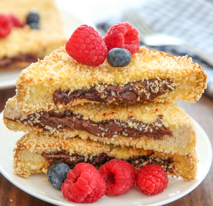 close-up of nutella-stuffed Crunchy French Toast