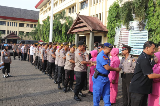  Bertugas Tanpa Cacat, 13 Personil Polda Sulsel Mendapat Penghargaan