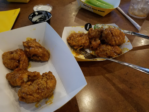 Chicken Wings Restaurant «Buffalo Wild Wings», reviews and photos, 437 Tiffany Dr, Waynesboro, VA 22980, USA