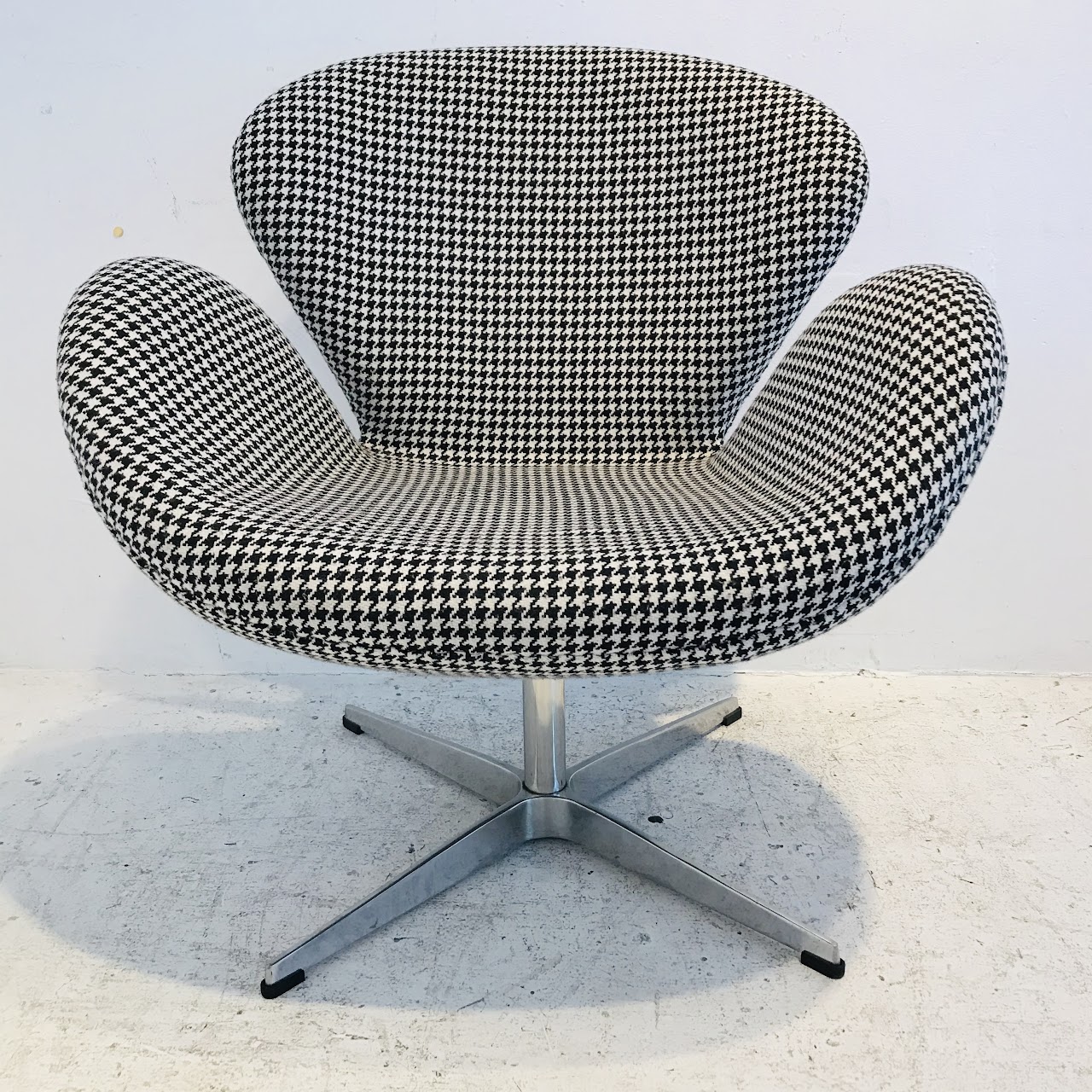 Houndstooth Jacobsen Swan Style Chair