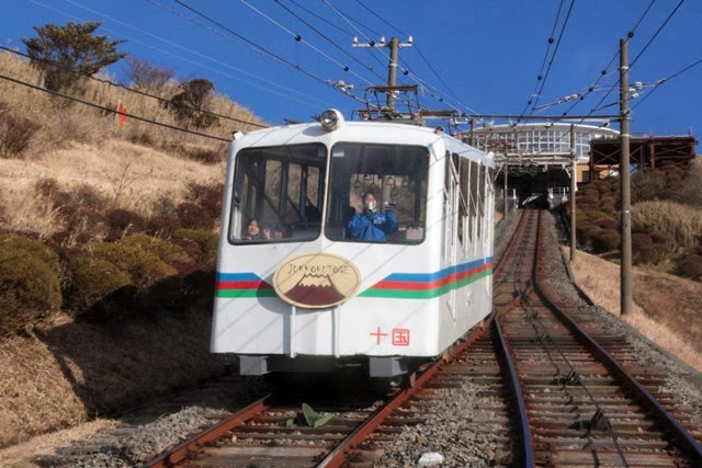 Tokyo Railway Labyrinth: Mini-Funicular to the Scenic Mountain Pass