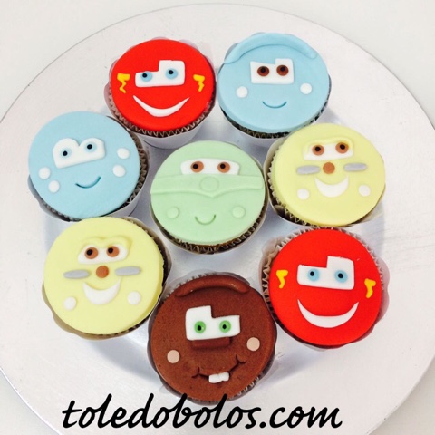 Toledo Bolos - Bolos decorados, Cupcakes e Doces personalizados para sua  festa no Rio de Janeiro: Bolo carros da Disney