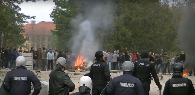 Violent clashes between migrants and police in Harmanli, Bulgaria, 24 November 2016. Photo: Nikolay Mihov