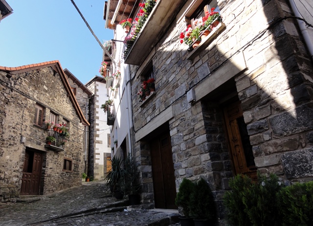 Ainhoa, St.Jean Pied Port, Puente Holtzarte, Cueva La Verna, Gargantas Kakueta. - De viaje por Francia: diarios, viajes y excursiones en coche. (21)