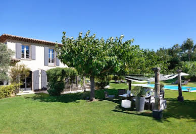 Villa avec piscine en bord de mer 11