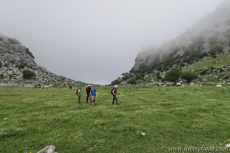 Benaocaz - Salto del Cabrero - Castillo de Aznalmara